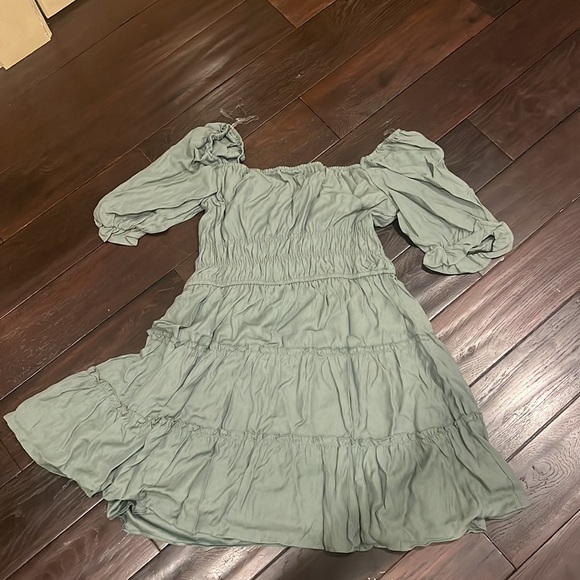 NWT Trixxi Women Green Dress - Picture 3 of 5